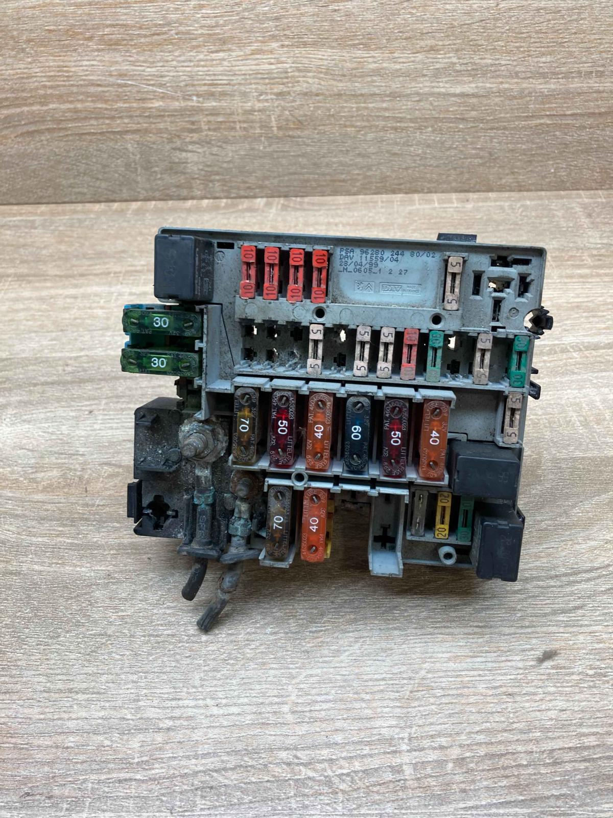 9628024480 11559  Fuse module Peugeot 607