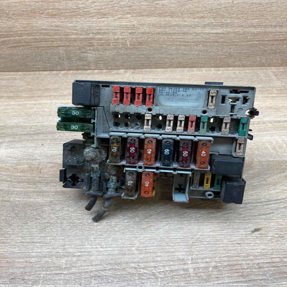9628024480 11559  Fuse module Peugeot 607