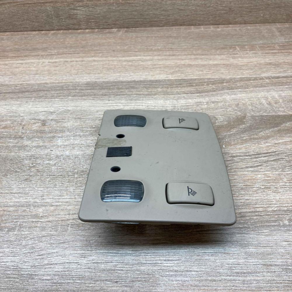 4B0947303D   Front seat light Audi A6 S6 C5 4B