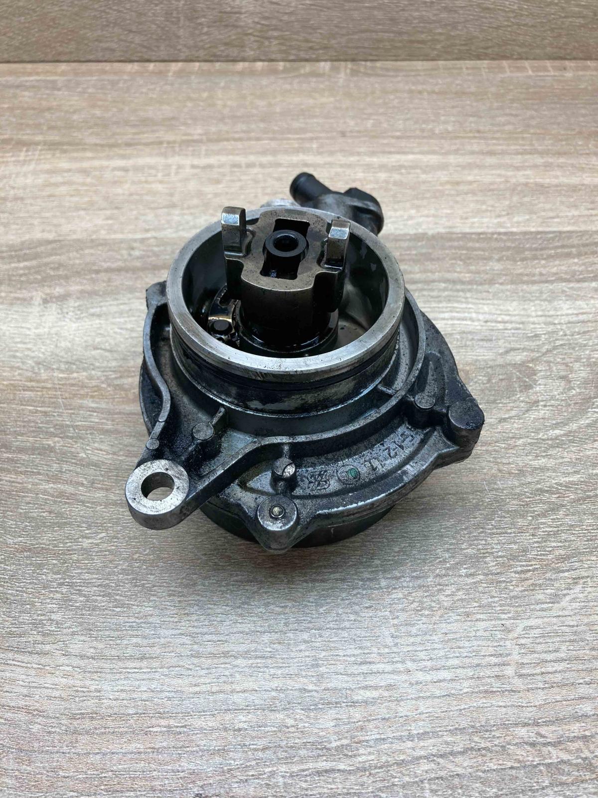 7791232 700437012  Vacuum pump BMW 5 E60 E61