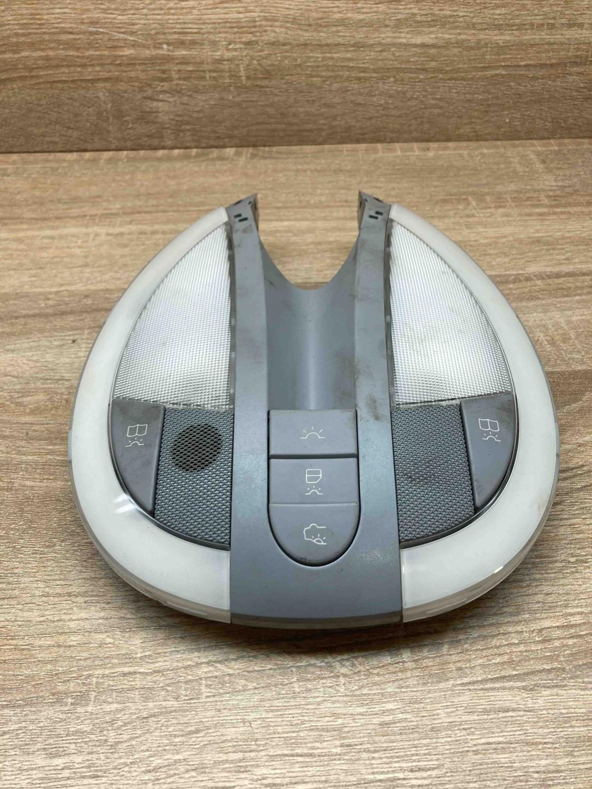 A2118204201   Front seat light Mercedes-Benz E W211