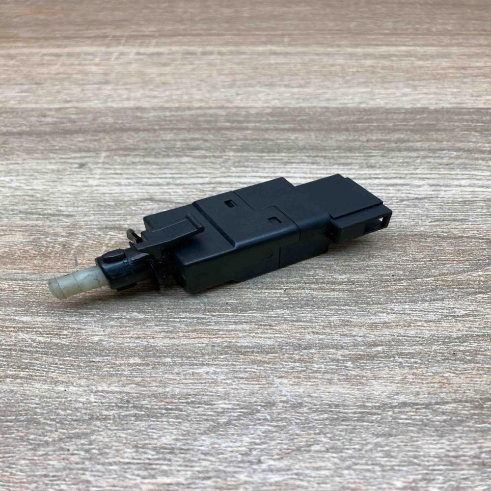 47204   Brake pedal sensor switch Mercedes-Benz E W210