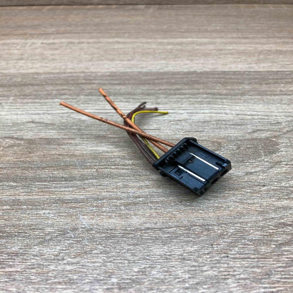1355639 1   Plug wire BMW 5 F10 F11