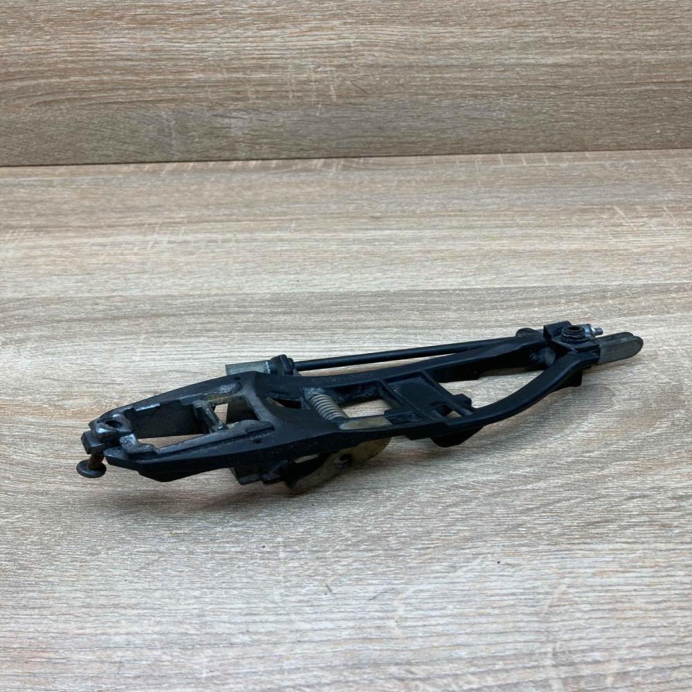 8253454   Front door exterior handle/bracket BMW 3 E46