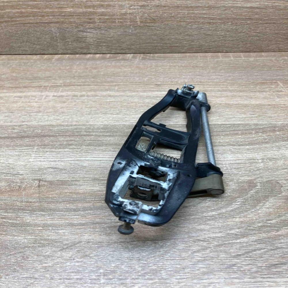 8253453   Front door exterior handle/bracket BMW 3 E46