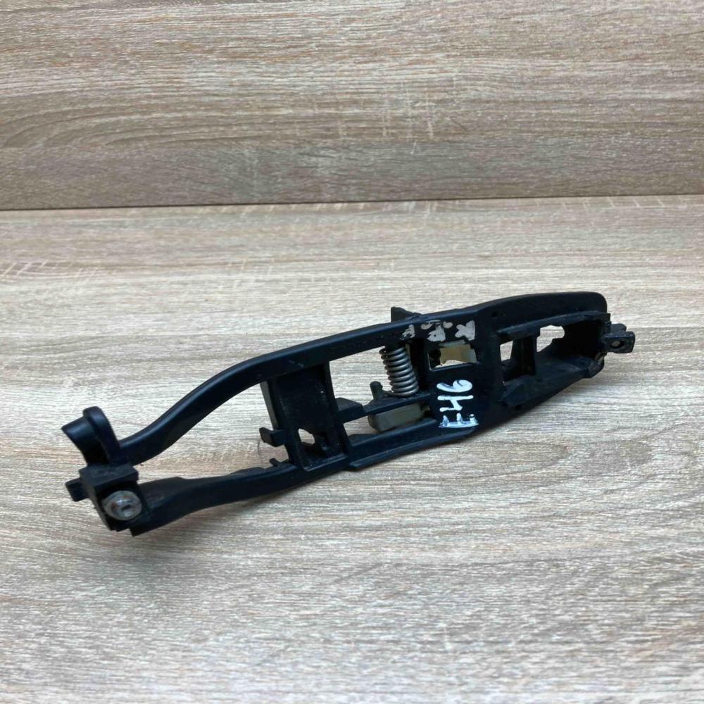 8253453   Front door exterior handle/bracket BMW 3 E46