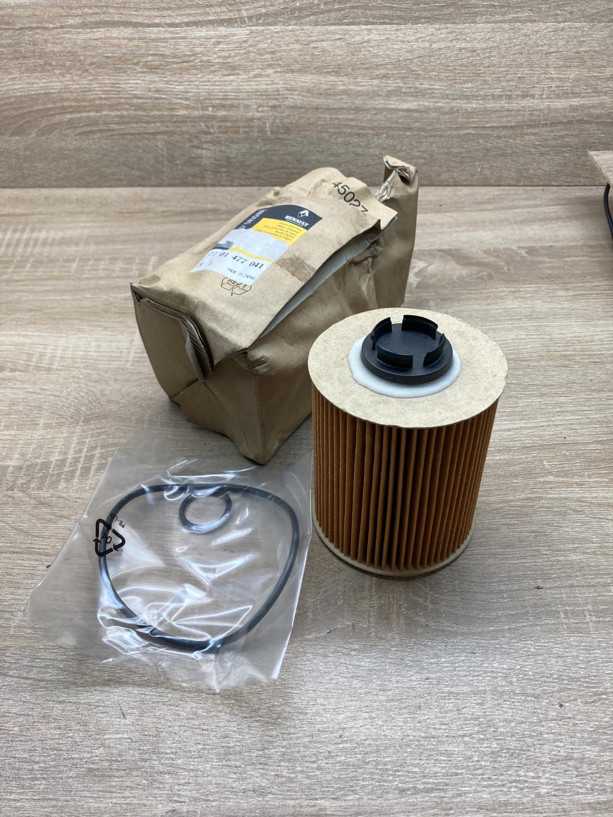 7701477041   Oil filter cover Renault Espace IV