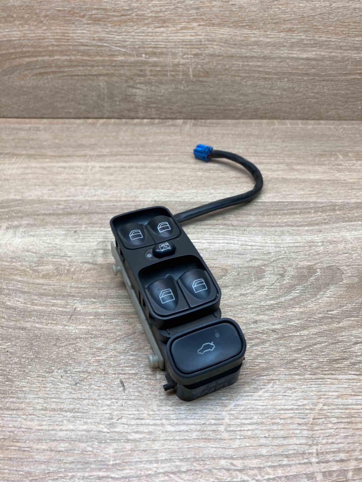A2038210679   Electric window control switch Mercedes-Benz C W203