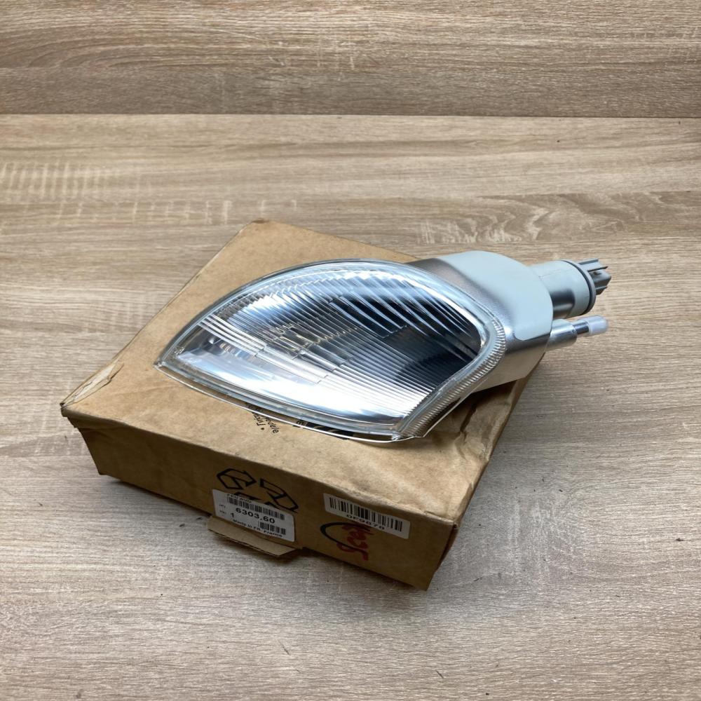 630360   Front indicator light Citroen Saxo