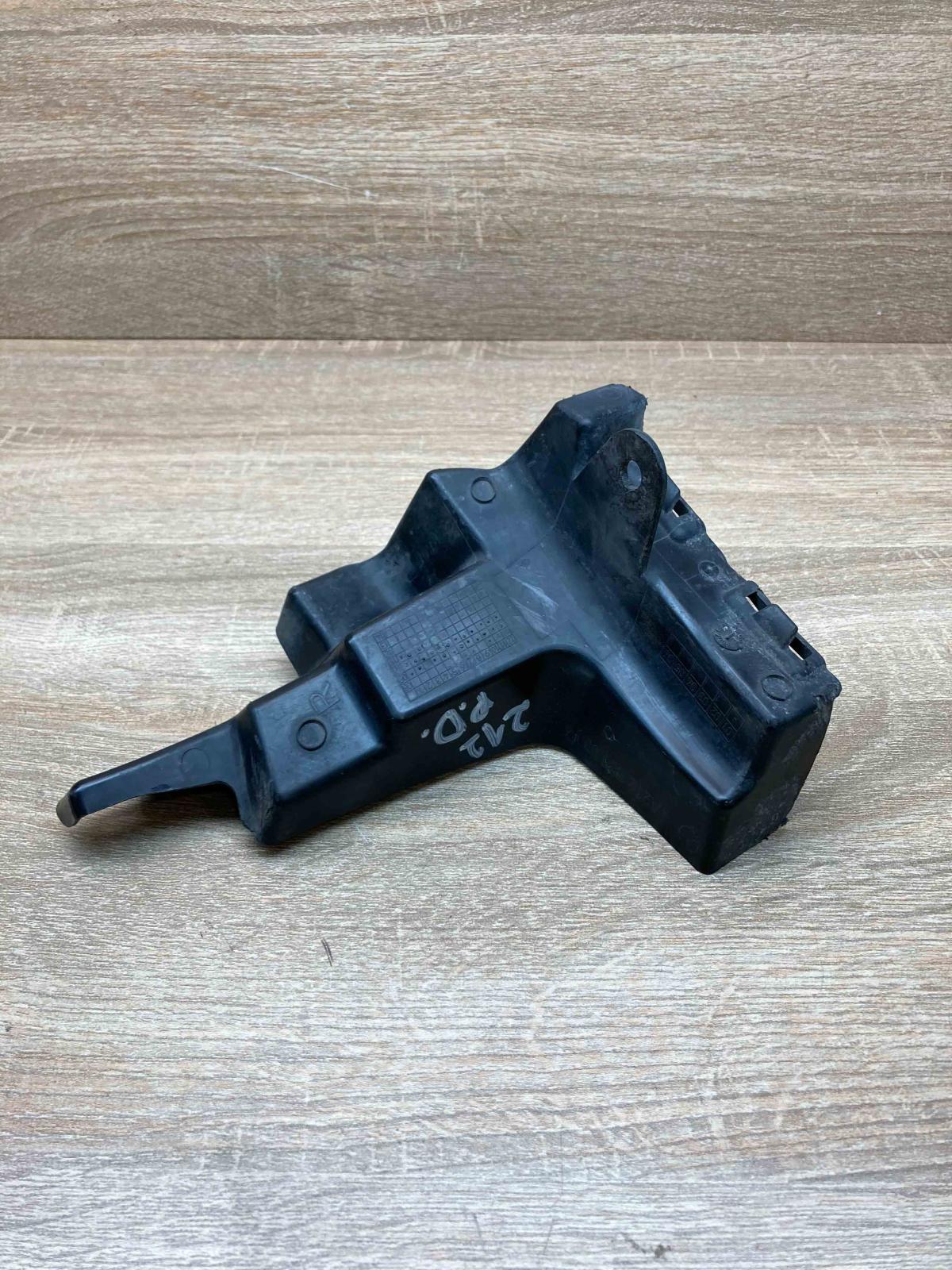 A2128850316   Front bumper mounting bracket Mercedes-Benz E W212