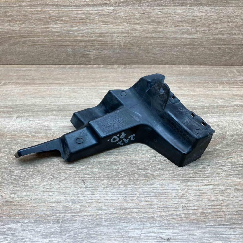 A2128850316   Front bumper mounting bracket Mercedes-Benz E W212