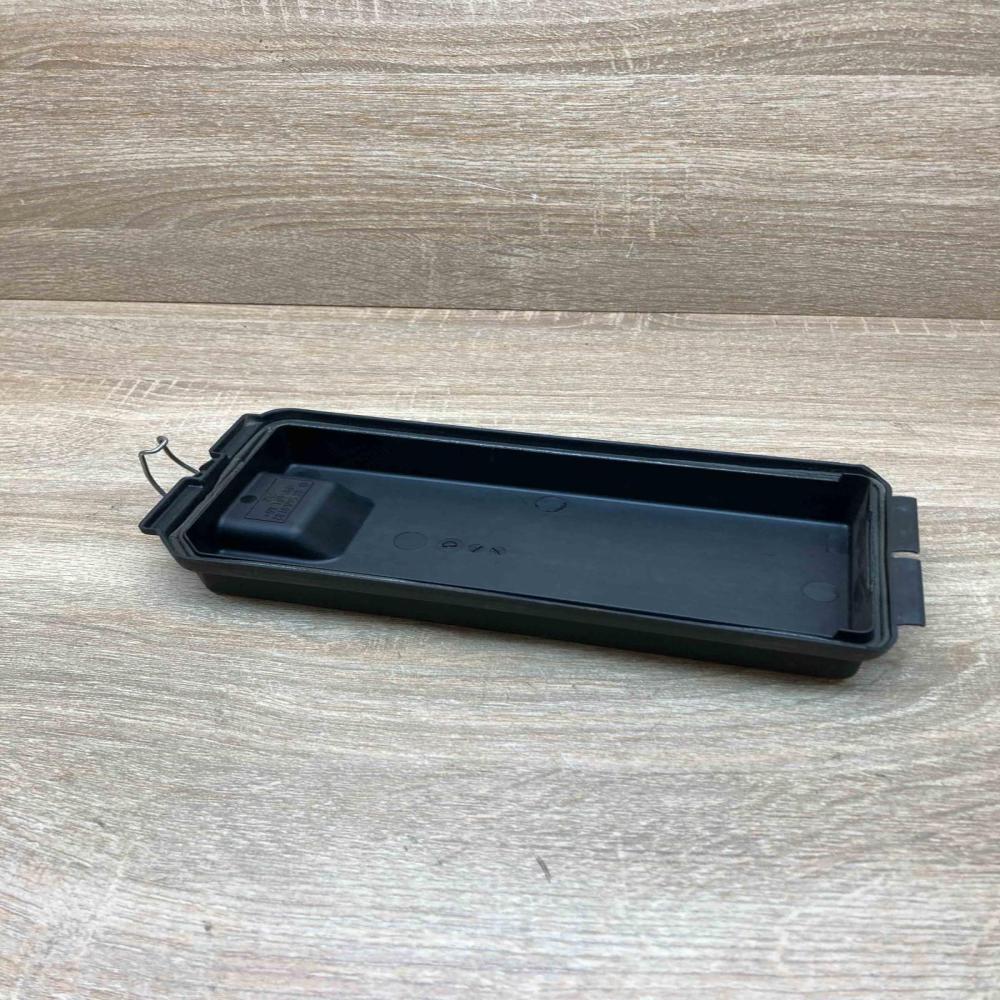1645400182   Fuse box cover Mercedes-Benz R W251