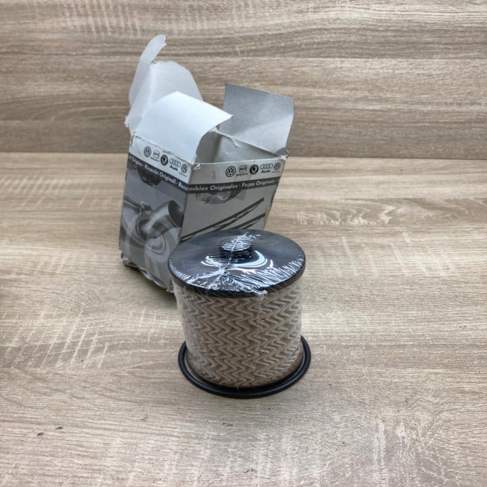 2D0127159   Oil filter cover Volkswagen II LT