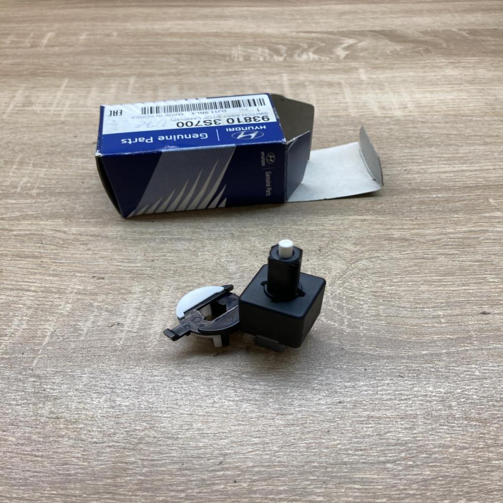 93810 3S700 938103S700  Brake pedal sensor switch Hyundai Elantra VI