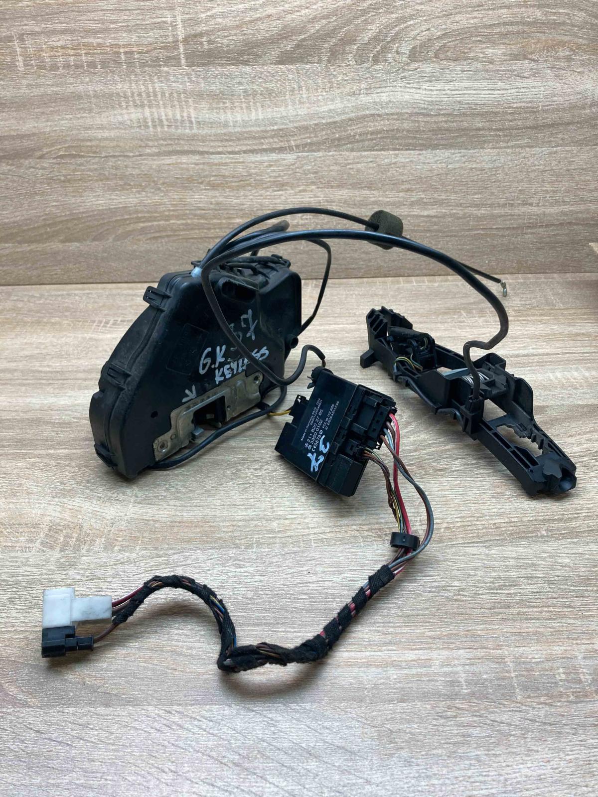 2117300935 Keyless Rear LH Rear door lock Mercedes-Benz E W211