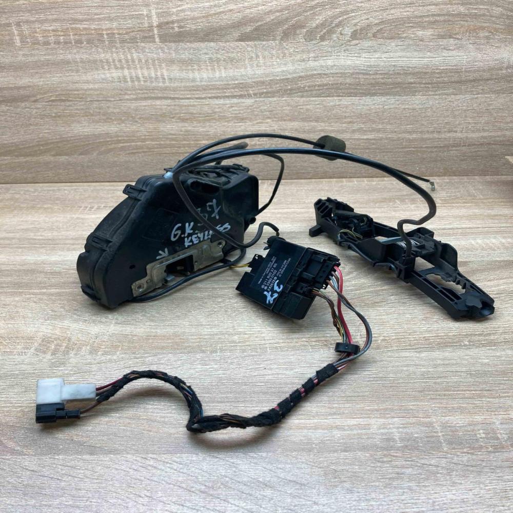 2117300935 Keyless Rear LH Rear door lock Mercedes-Benz E W211