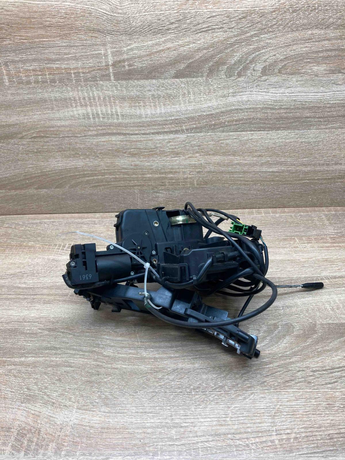 2117201235  Keyless Front door lock Mercedes-Benz E W211
