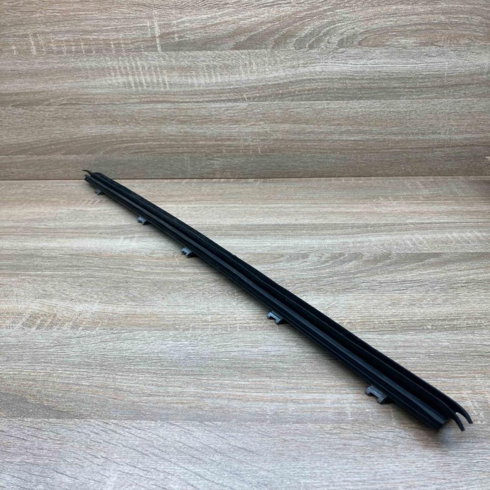 7258299  LH Door glass trim BMW 3 F30 F35 F31
