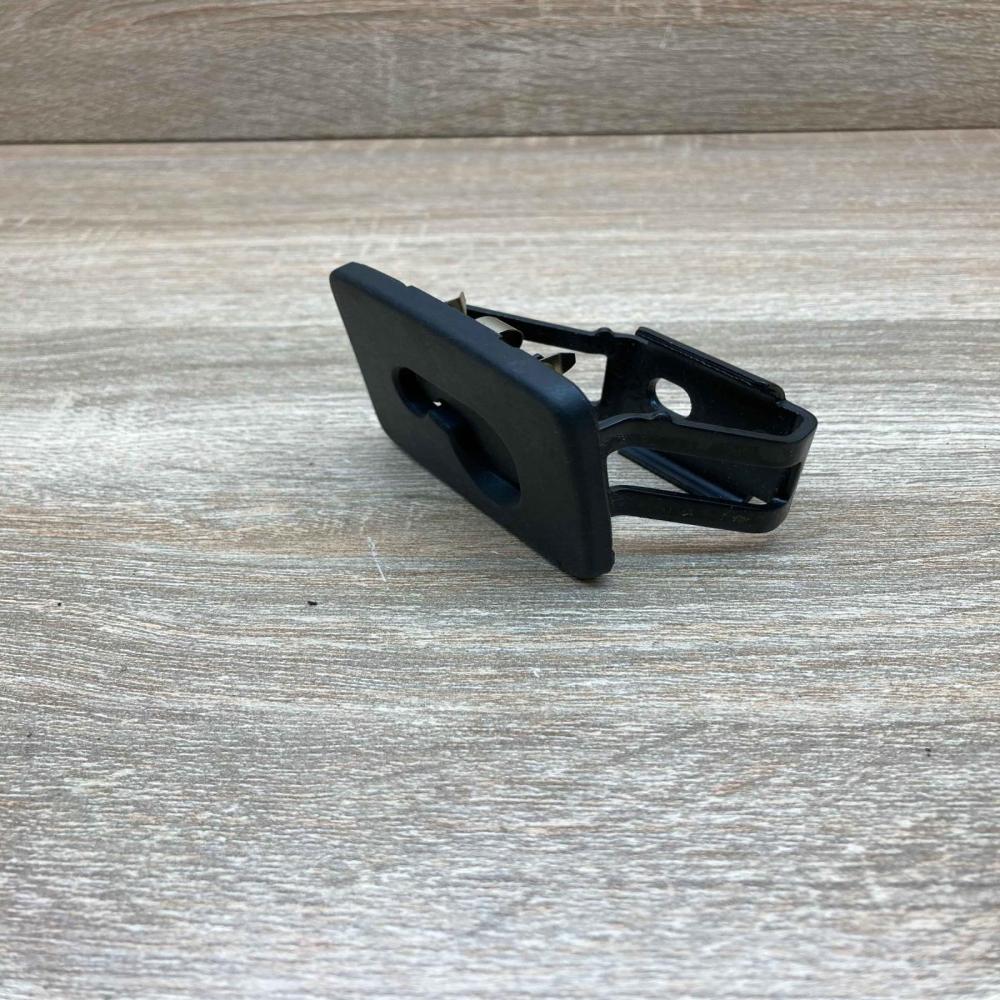 8K9861736   Cargo luggage net fixing mount Audi Q5 SQ5