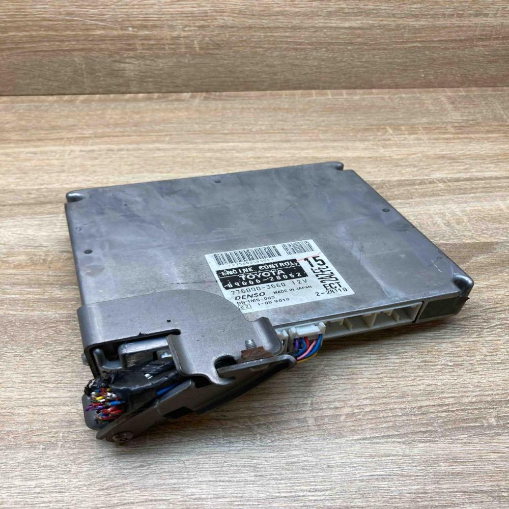 89666 28052 275000 3560  Engine control unit/module ECU Toyota Previa (XR30, XR4
