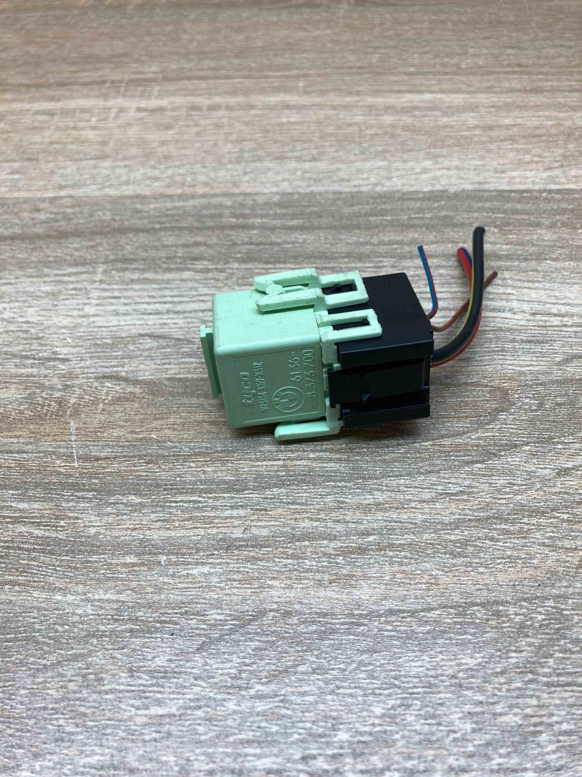 8373700  With Plug Other relay BMW 5 E60 E61