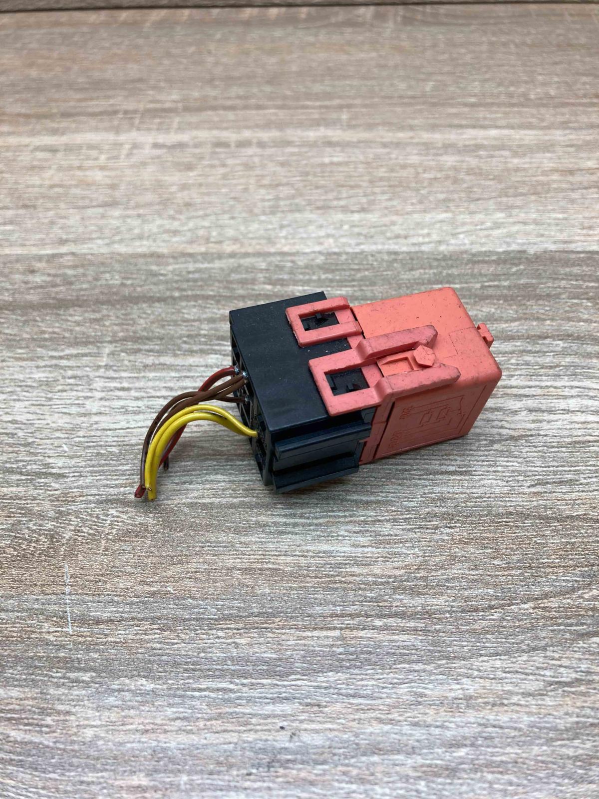 1742690  With Plug Other relay BMW 5 E60 E61