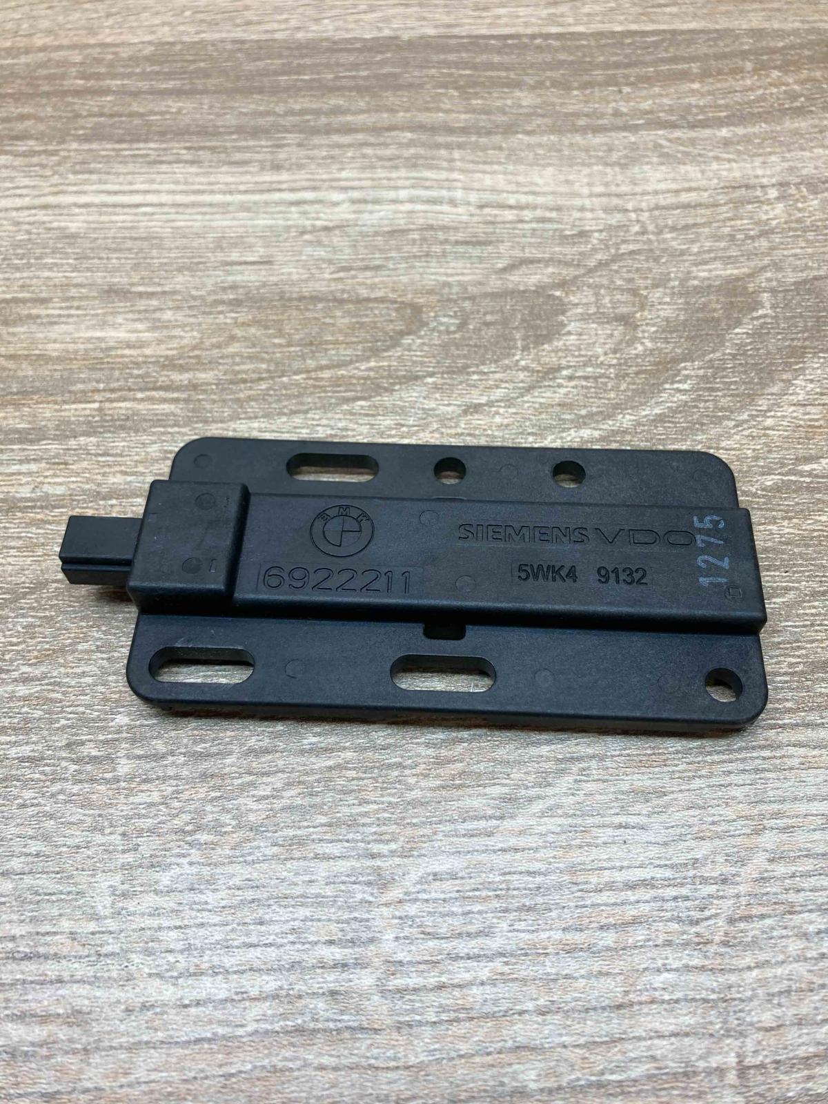 6922211 5WK49132  Keyless system antenna BMW X6 E71