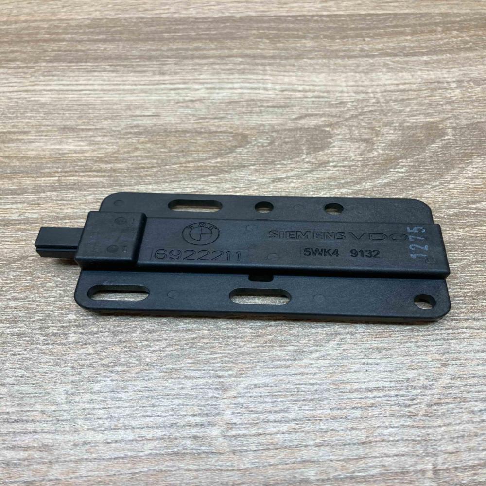 6922211 5WK49132  Keyless system antenna BMW X6 E71
