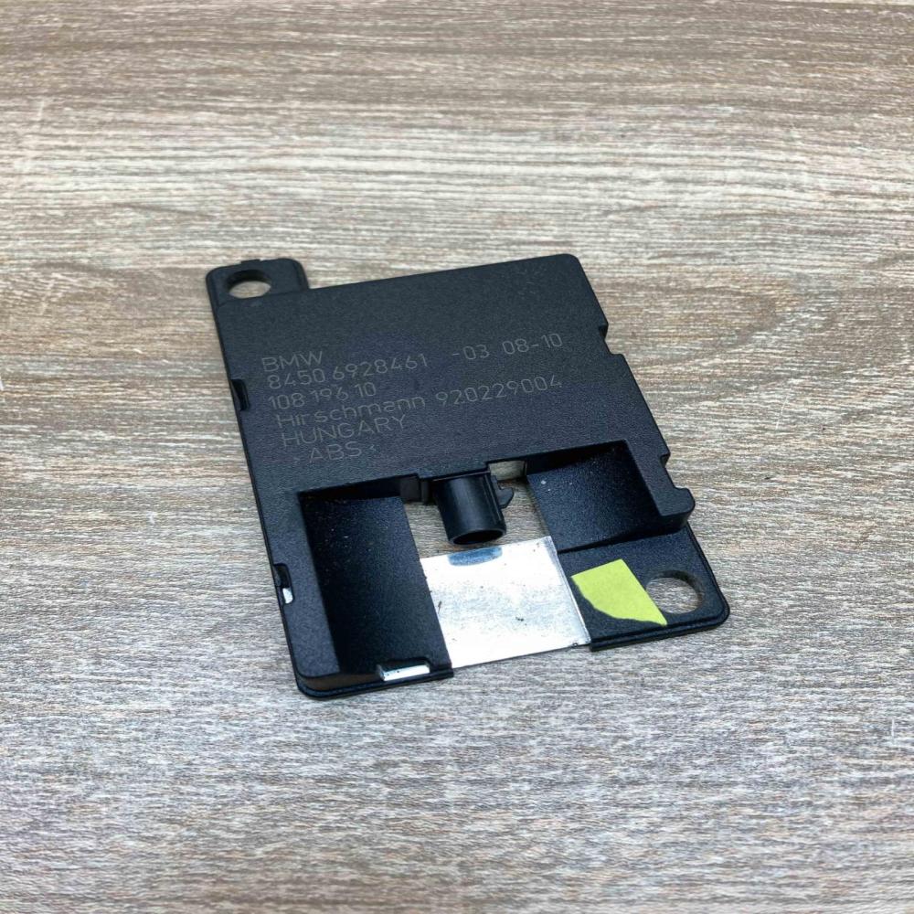 6928461 10819610  Aerial antenna amplifier BMW X3 E83