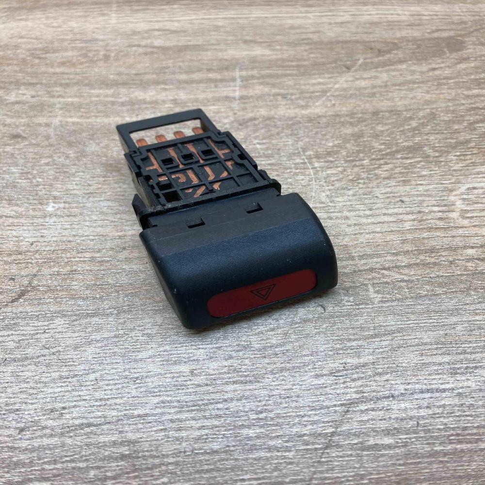 Niles 06016   Hazard light switch Subaru Forester SF