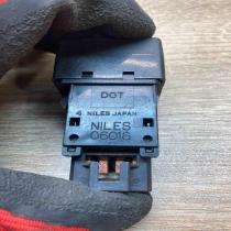 Niles 06016   Hazard light switch Subaru Forester SF