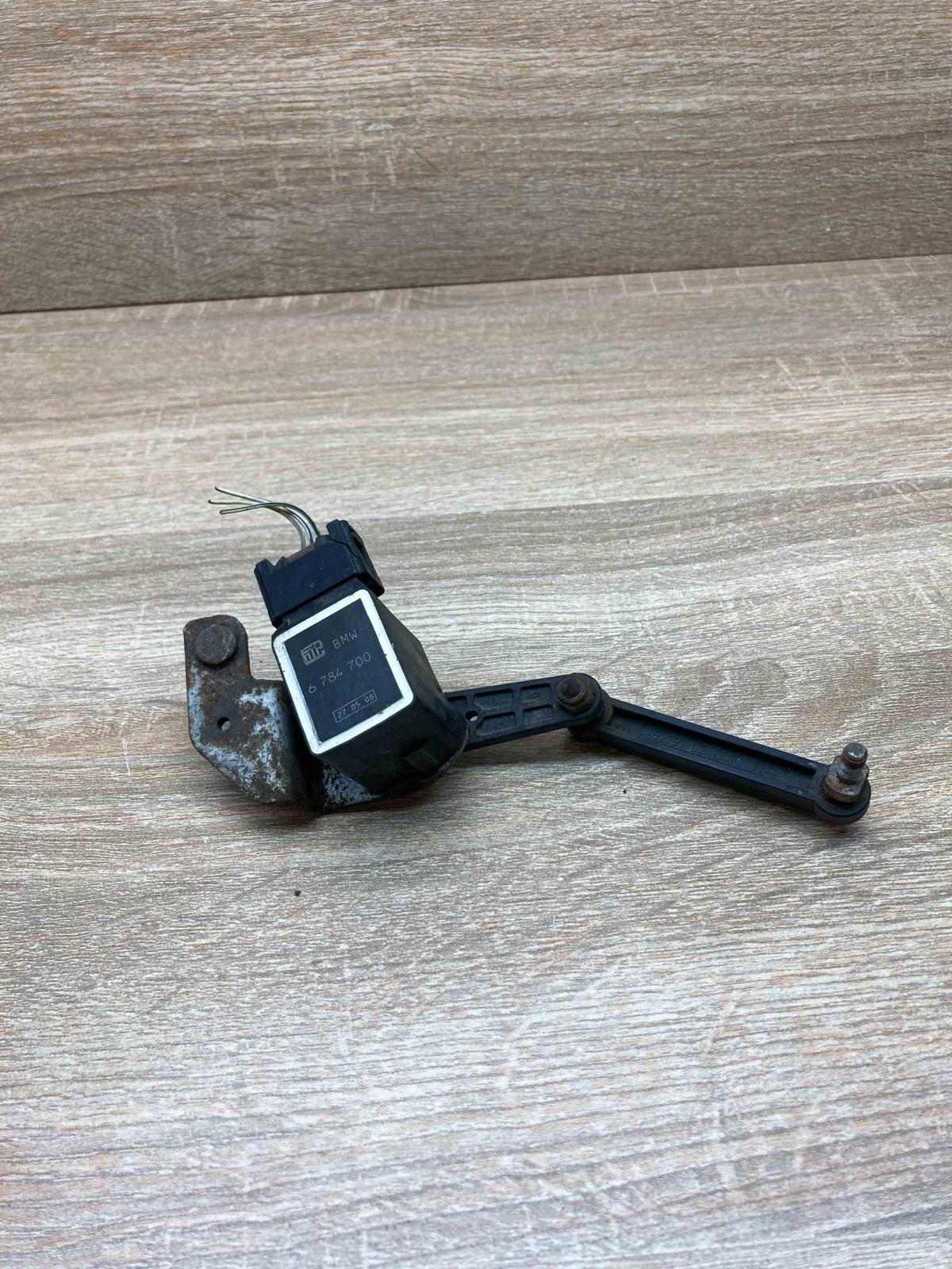 6784700  With Plug Headlight/headlamp level sensor BMW 5 E60 E61