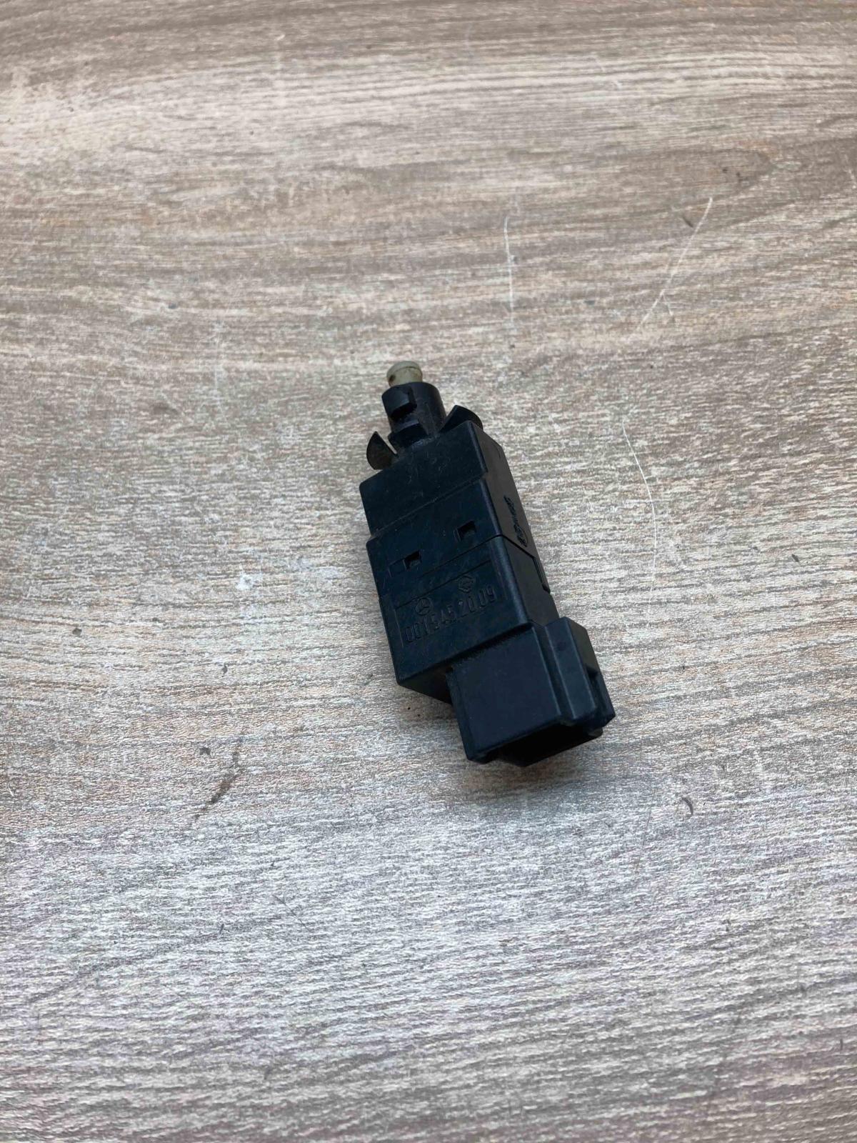 0015452009   Brake pedal sensor switch Mercedes-Benz A W168
