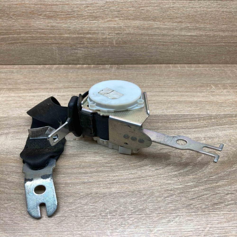 33061255 33027185  Rear seatbelt BMW 5 E60 E61