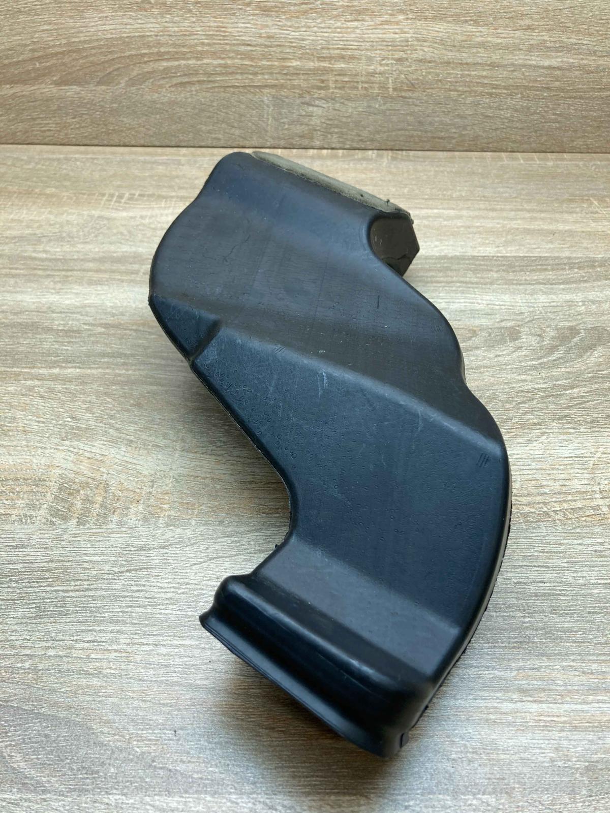 A2228312146   Air intake duct part Mercedes-Benz S W222