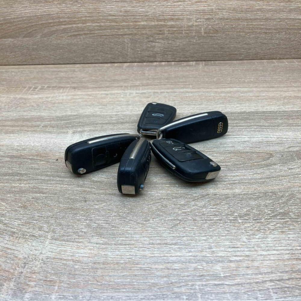 Audi A6 C6 Key 4F0837220D  Ignition key/card Audi A6 S6 C6 4F