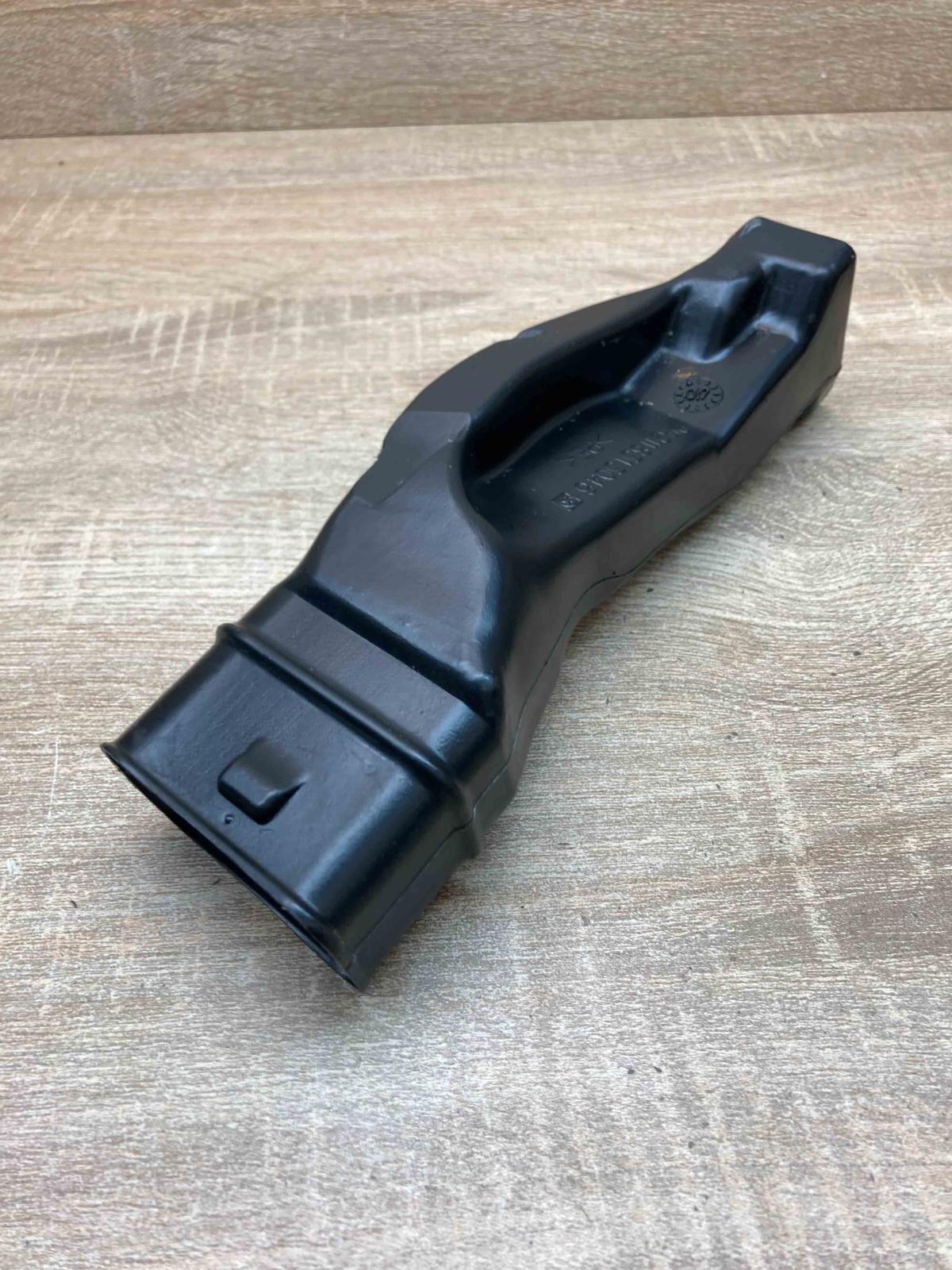 A2118313046   Cabin air duct channel Mercedes-Benz E W211