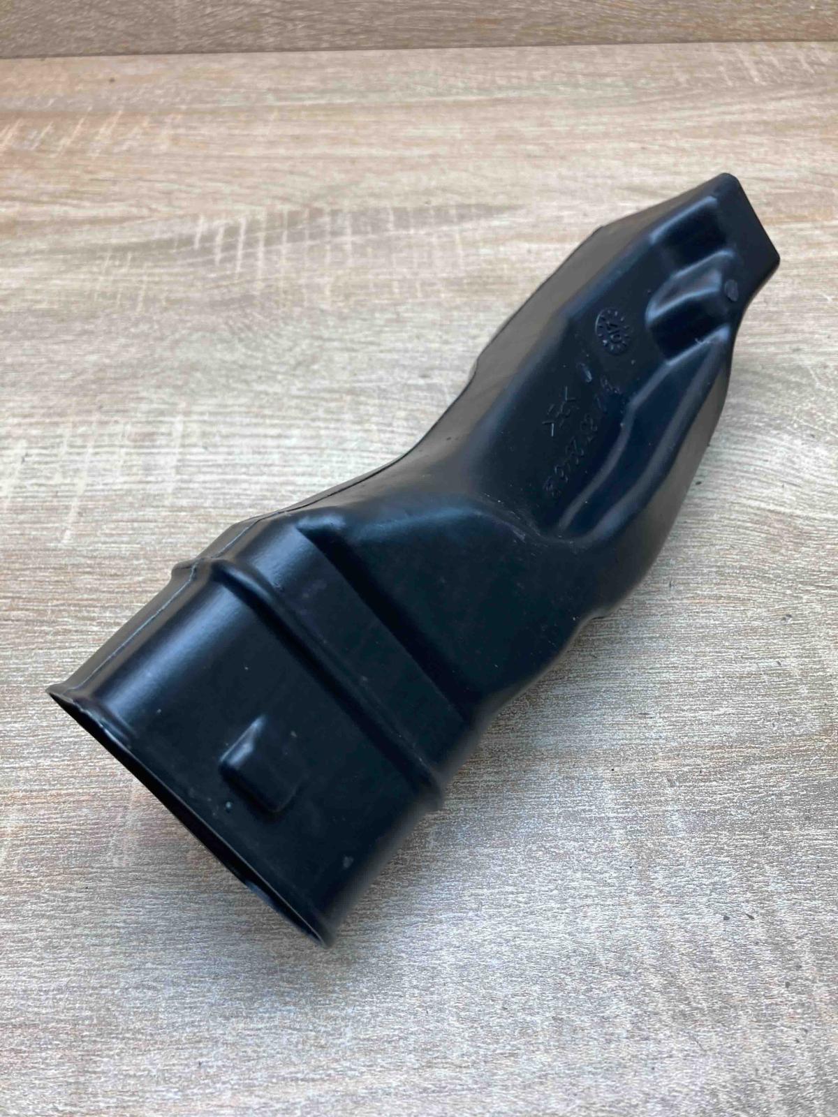 A2118312946   Cabin air duct channel Mercedes-Benz E W211