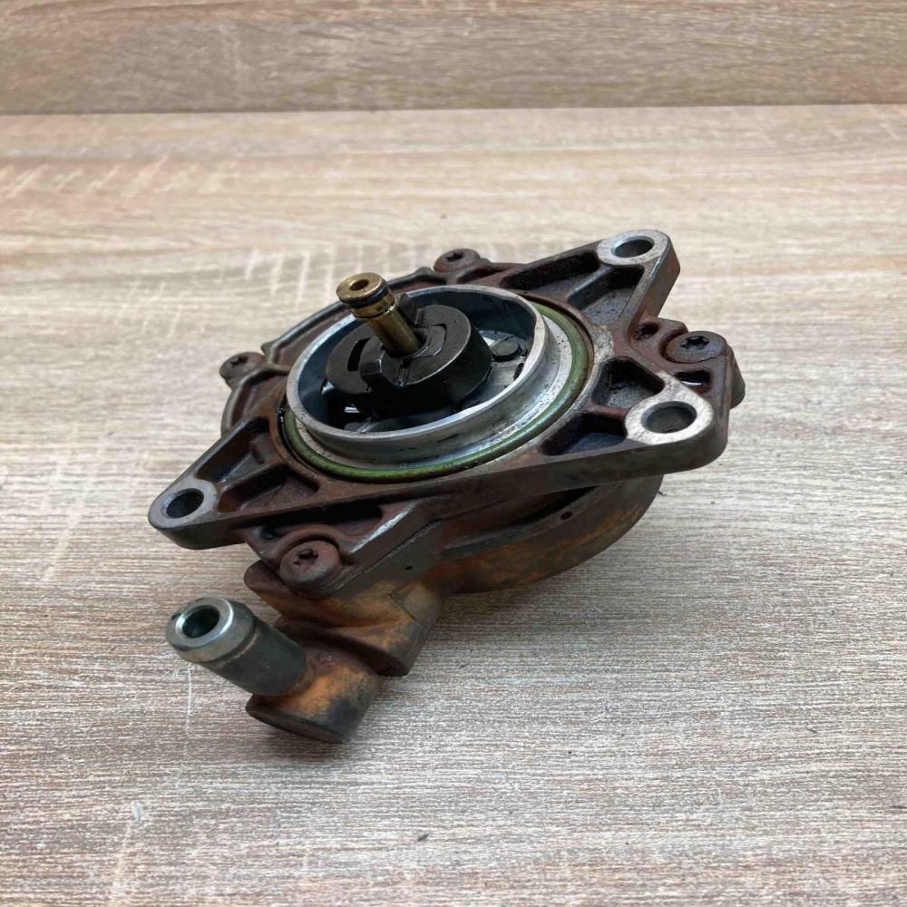 72218501   Vacuum pump Audi A6 S6 C5 4B