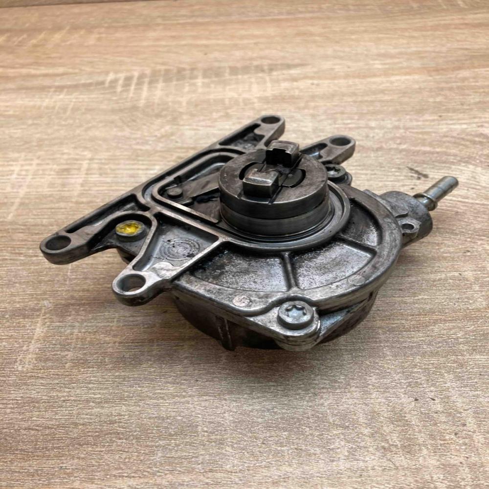 724807100 20111763  Vacuum pump Opel Astra G