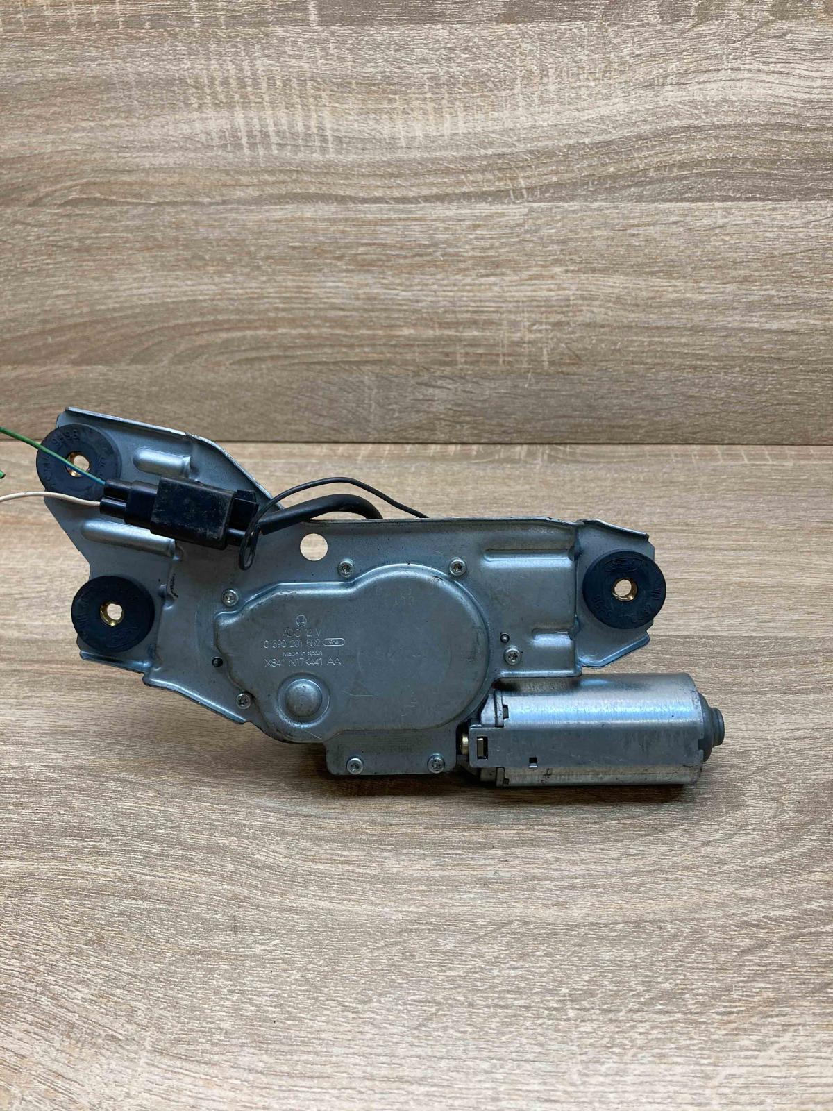 XS41 N17K441 AA 0390201552  Rear window wiper motor Ford Focus