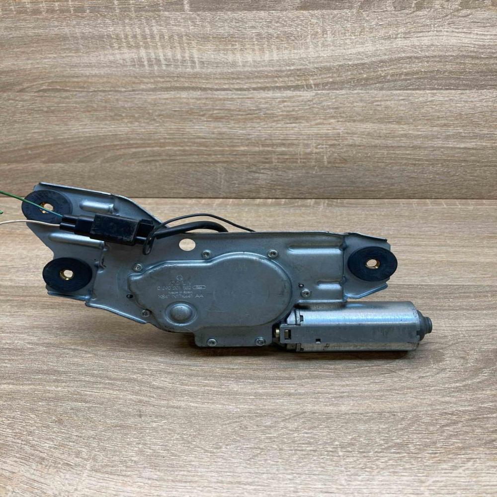 XS41 N17K441 AA 0390201552  Rear window wiper motor Ford Focus