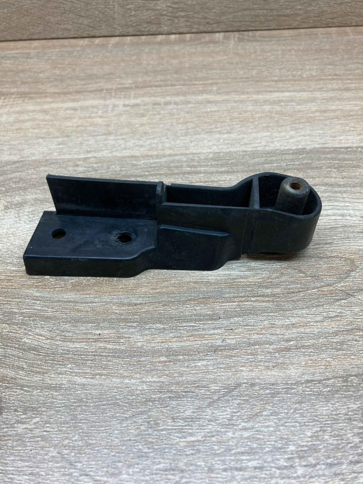 4F0807771   Front bumper mounting bracket Audi A6 S6 C6 4F