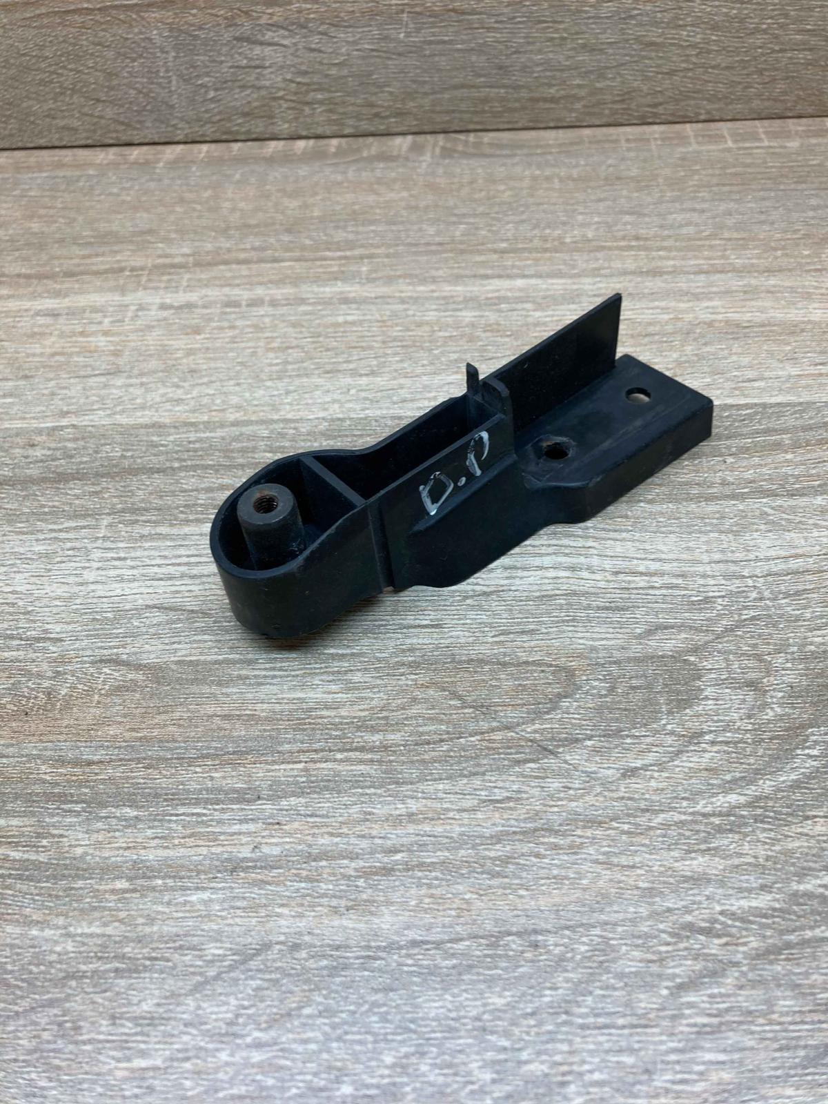 4F0807772   Front bumper mounting bracket Audi A6 S6 C6 4F