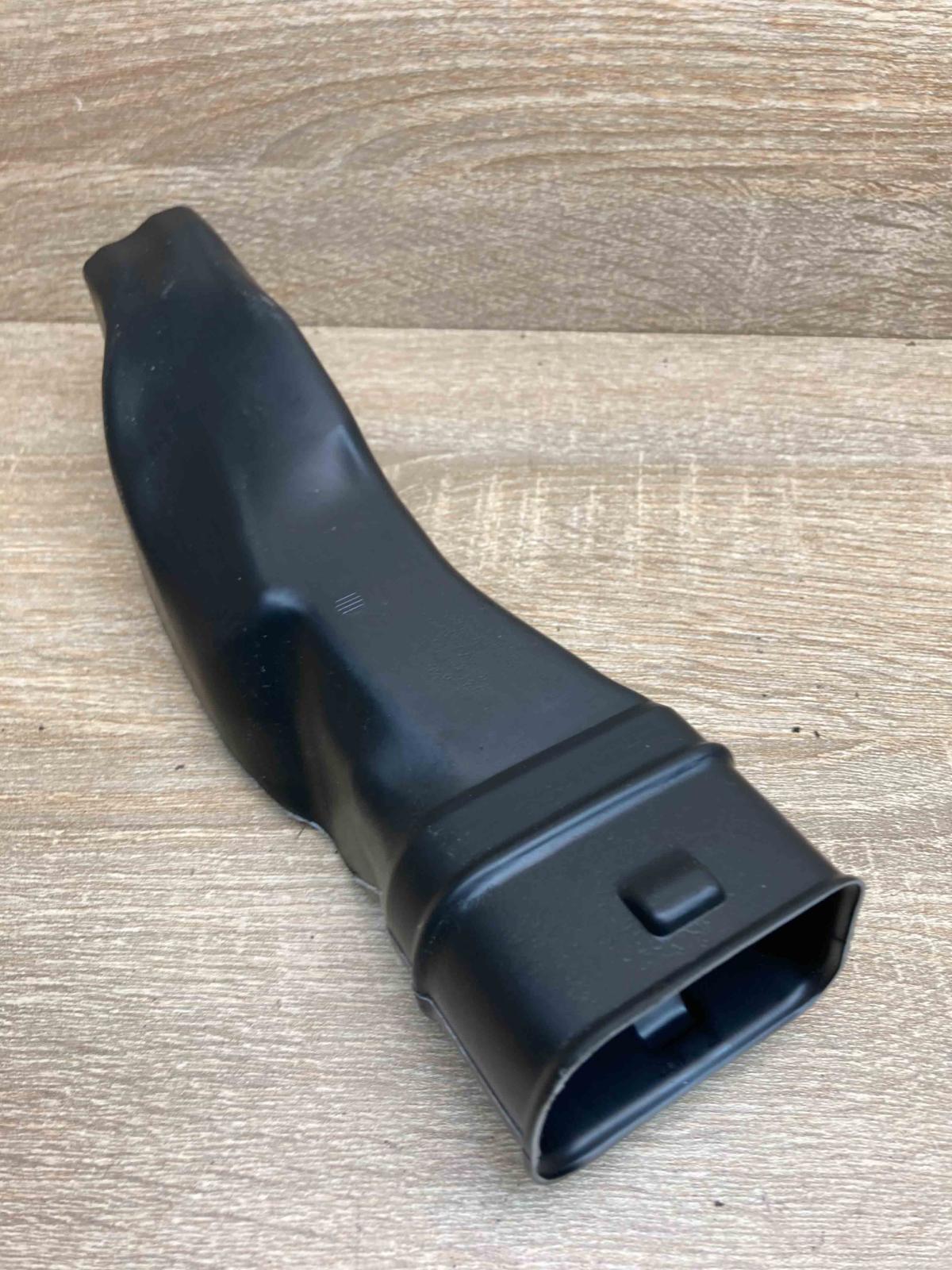 A2118312946   Cabin air duct channel Mercedes-Benz E W211