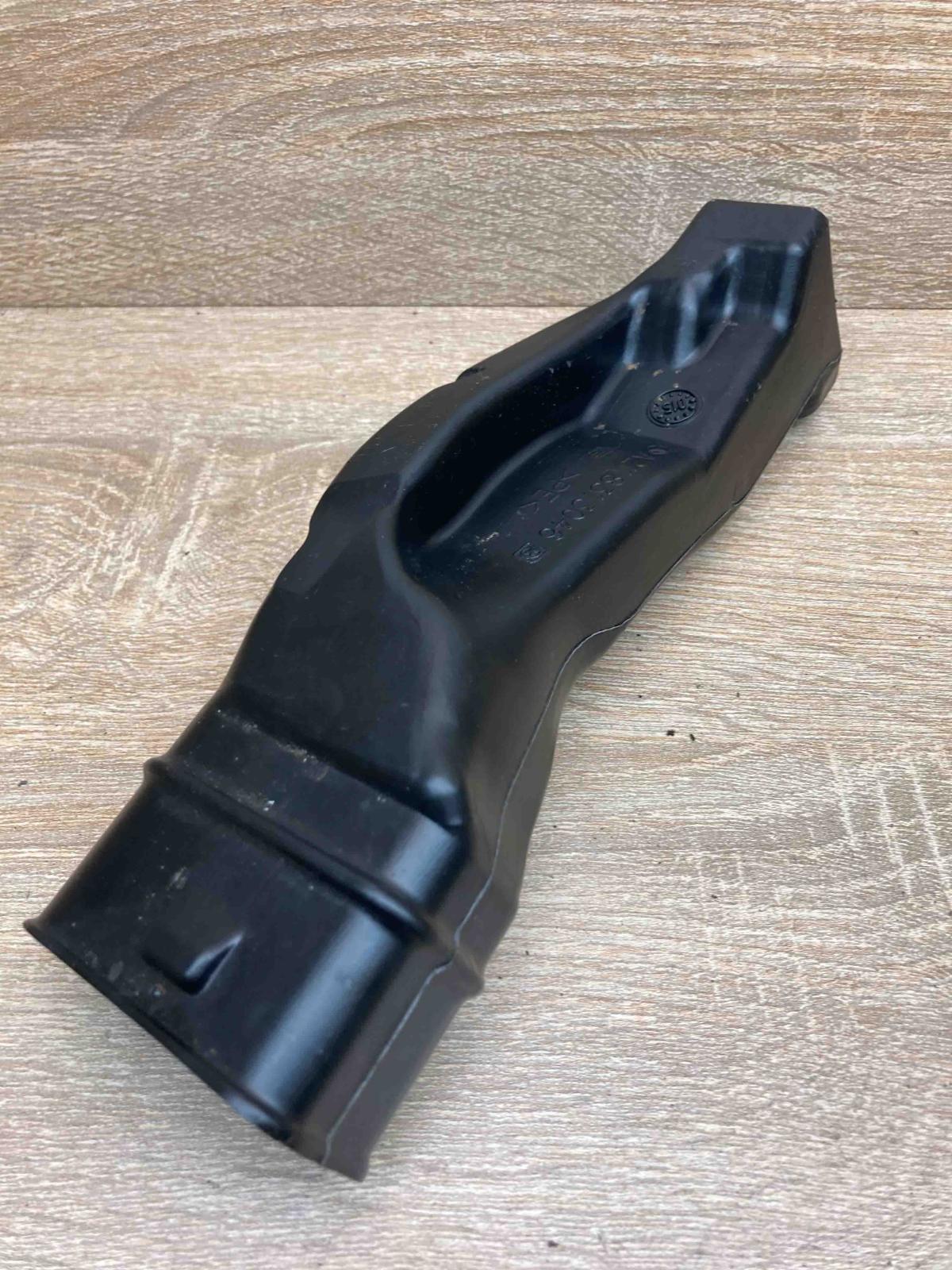 A2118313046 Used  Cabin air duct channel Mercedes-Benz E W211