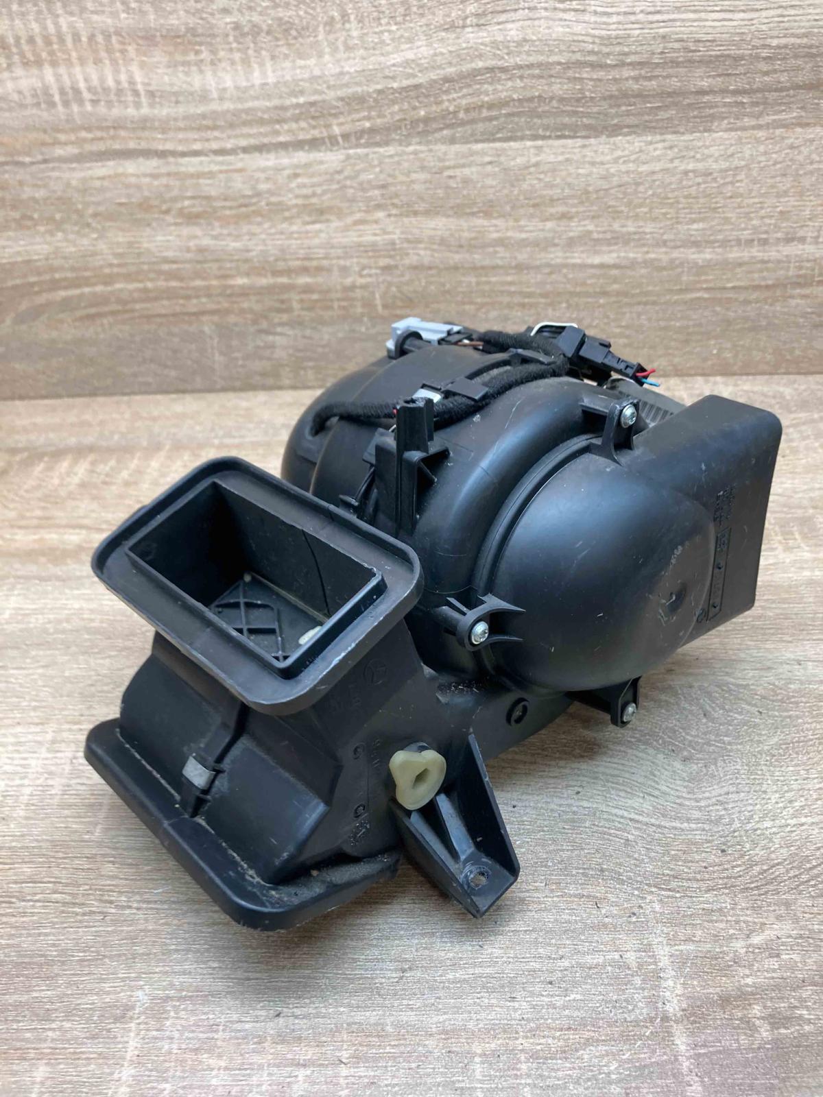 A1638300308 2208209210  Heater fan/blower Mercedes-Benz ML W163