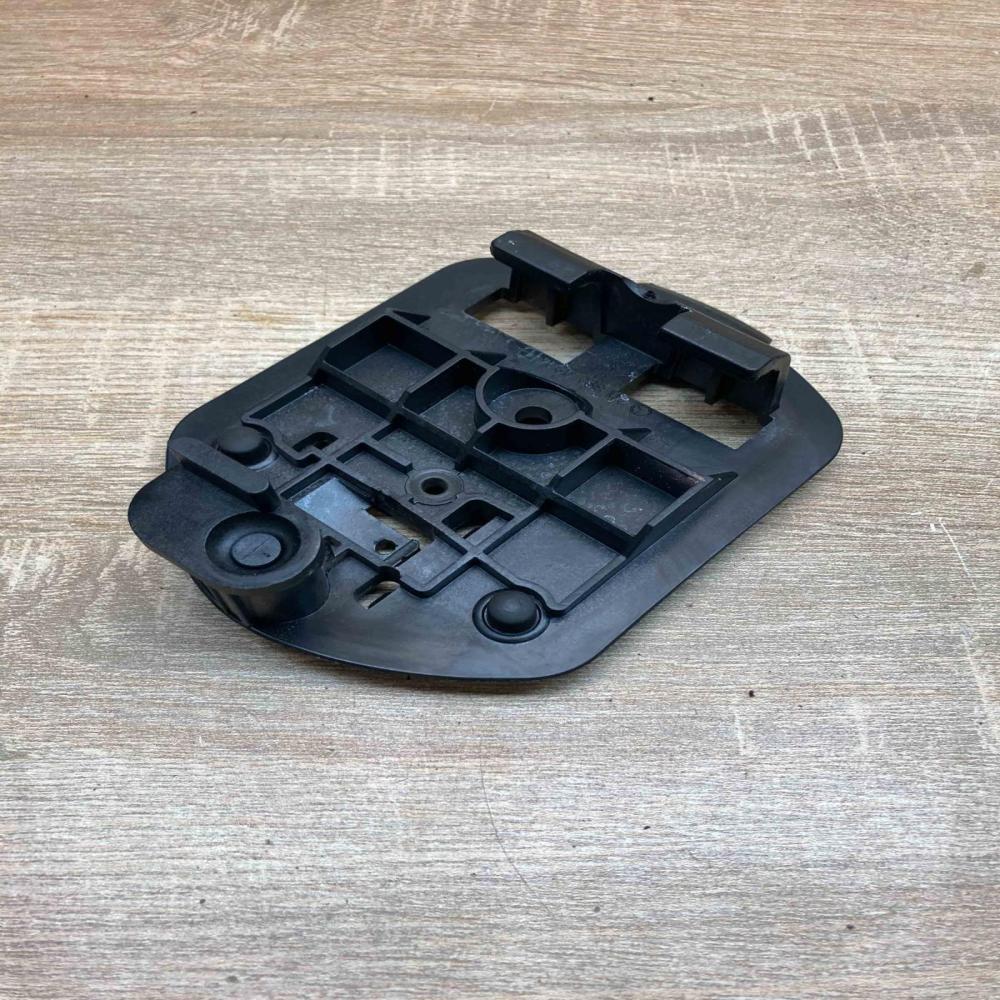 2118900814 Used  Hazard Warning Triangle Mounting Bracket Mercedes-Benz E W211