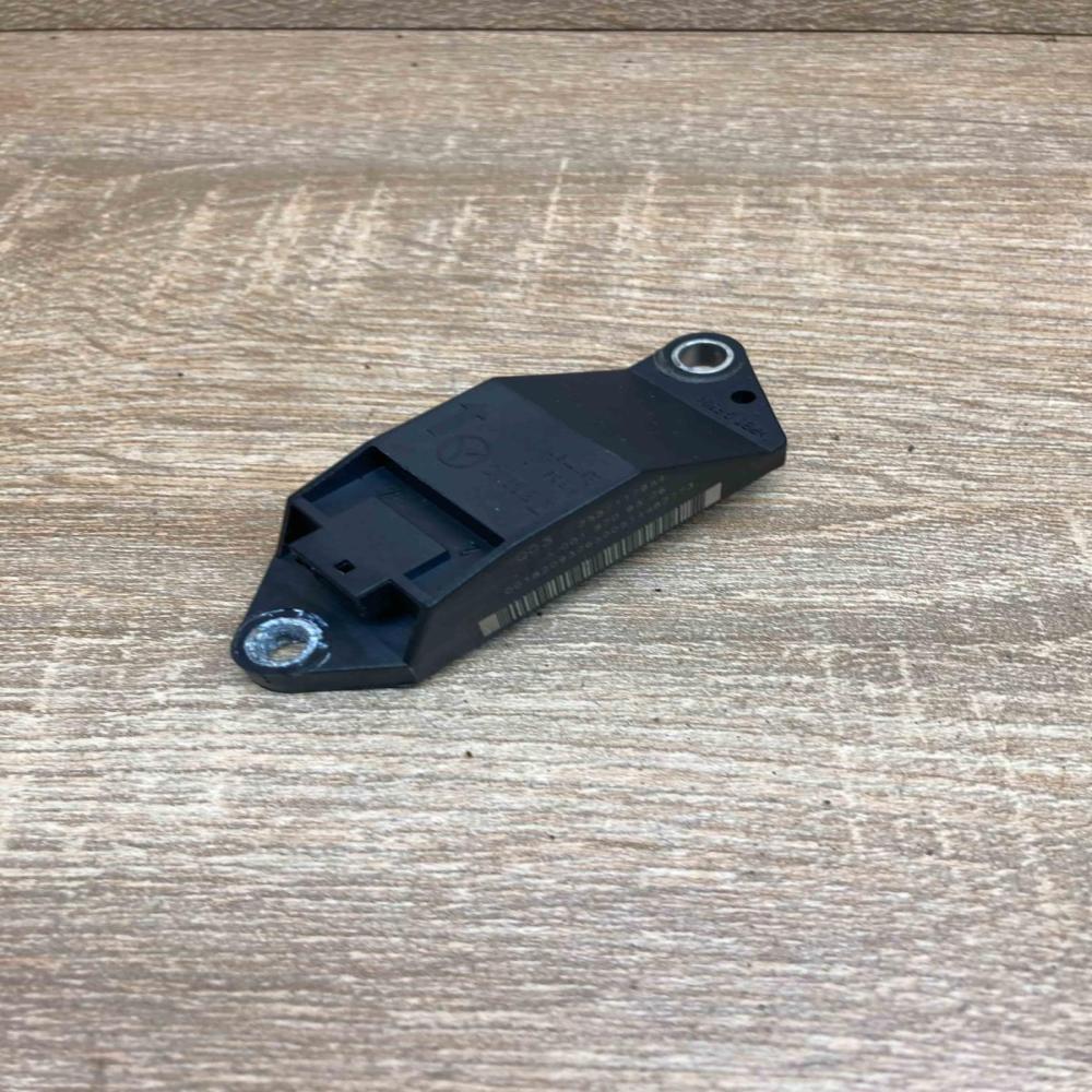 A0018209326 255711794A  Airbag deployment crash/impact sensor Mercedes-Benz E W2