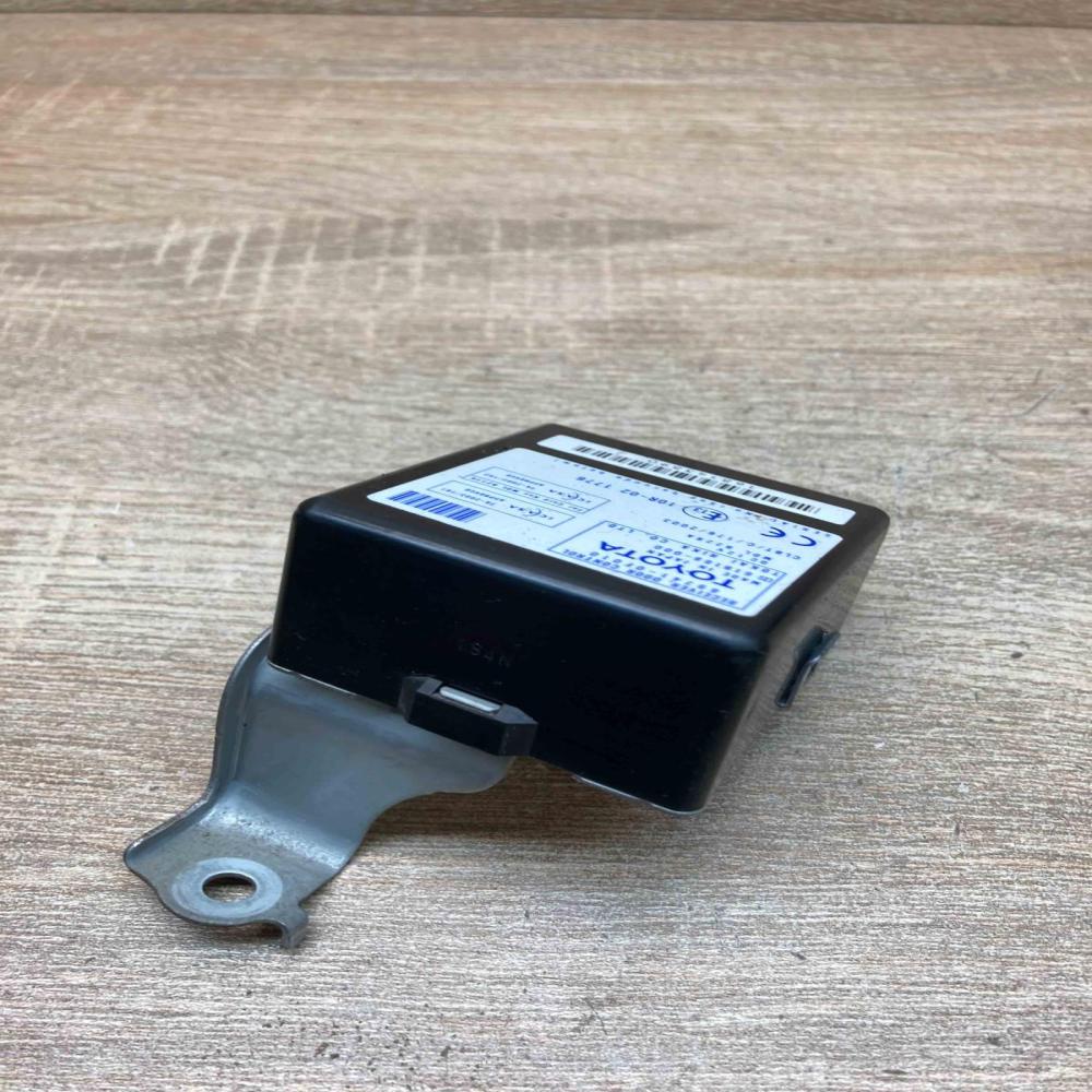 89741 0F010 61B168 000  Door control unit/module Toyota Corolla Verso AR10